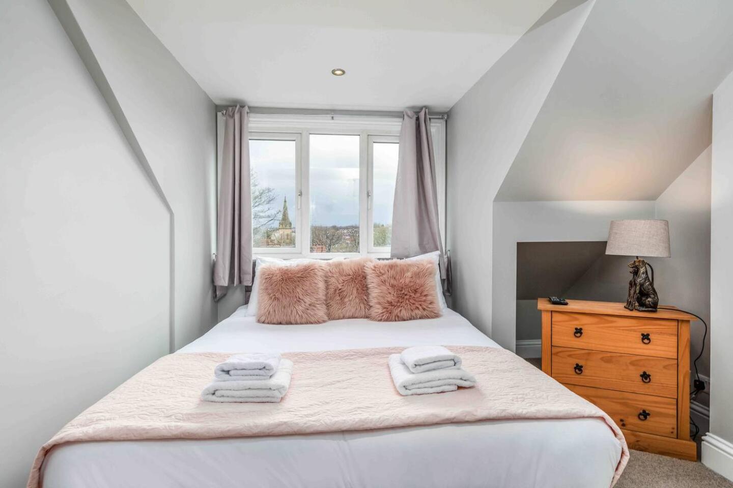Stylish & Spacious 3 Bed Apartment With Parking Sheffield Eksteriør billede